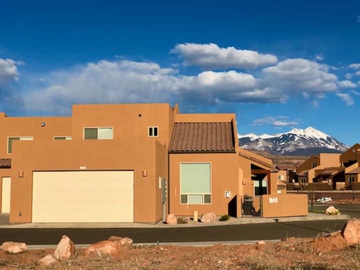 Moab Behind the Rocks House - 3B/2.5B- Garage/Pool accommodation in Moab