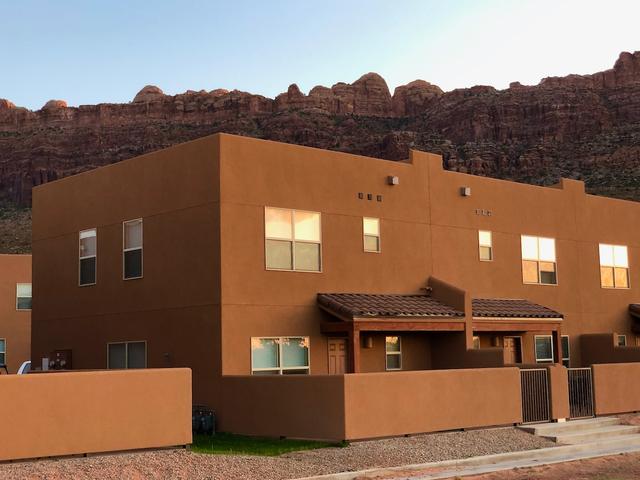 Moab Cataract Condo - 2B/2.5B - Pool - Hot Tub - Photo 14