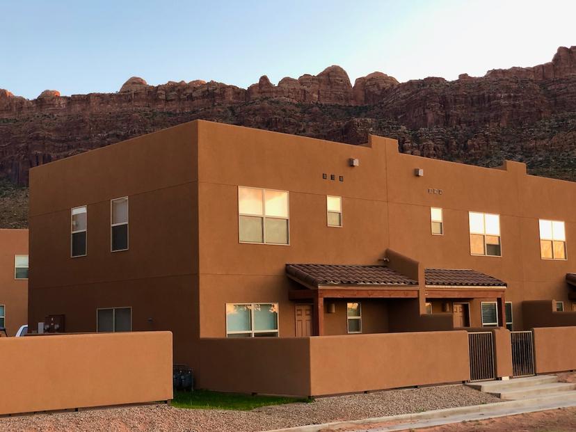 Moab Cataract Condo - 2B/2.5B - Pool - Hot Tub accommodation in Moab
