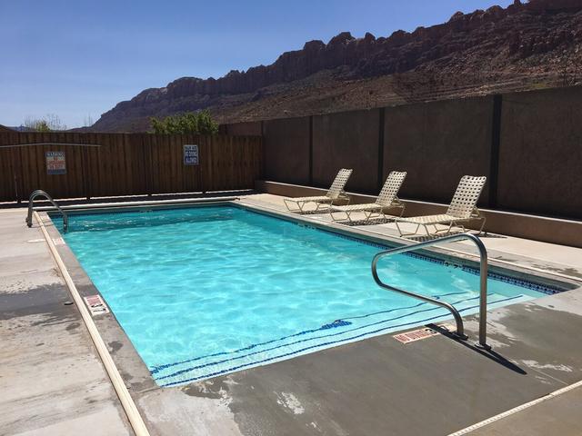 Moab Horsethief House - 3B/2.5B - Garage - Pool - Photo 15