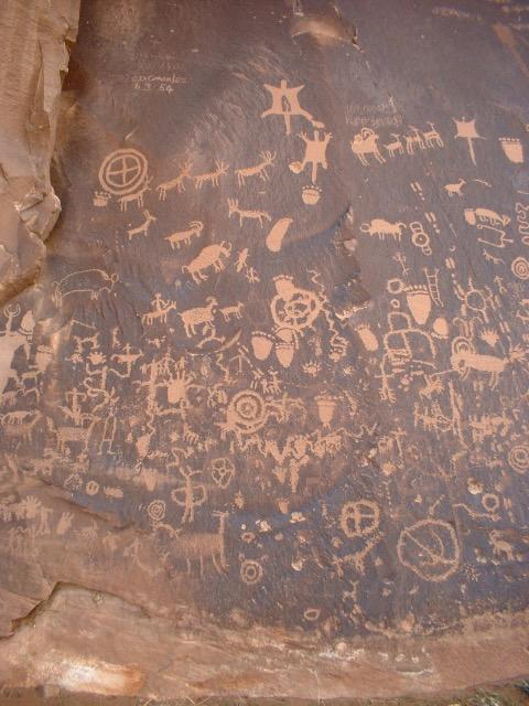 Newspaper Rock - Photo 3